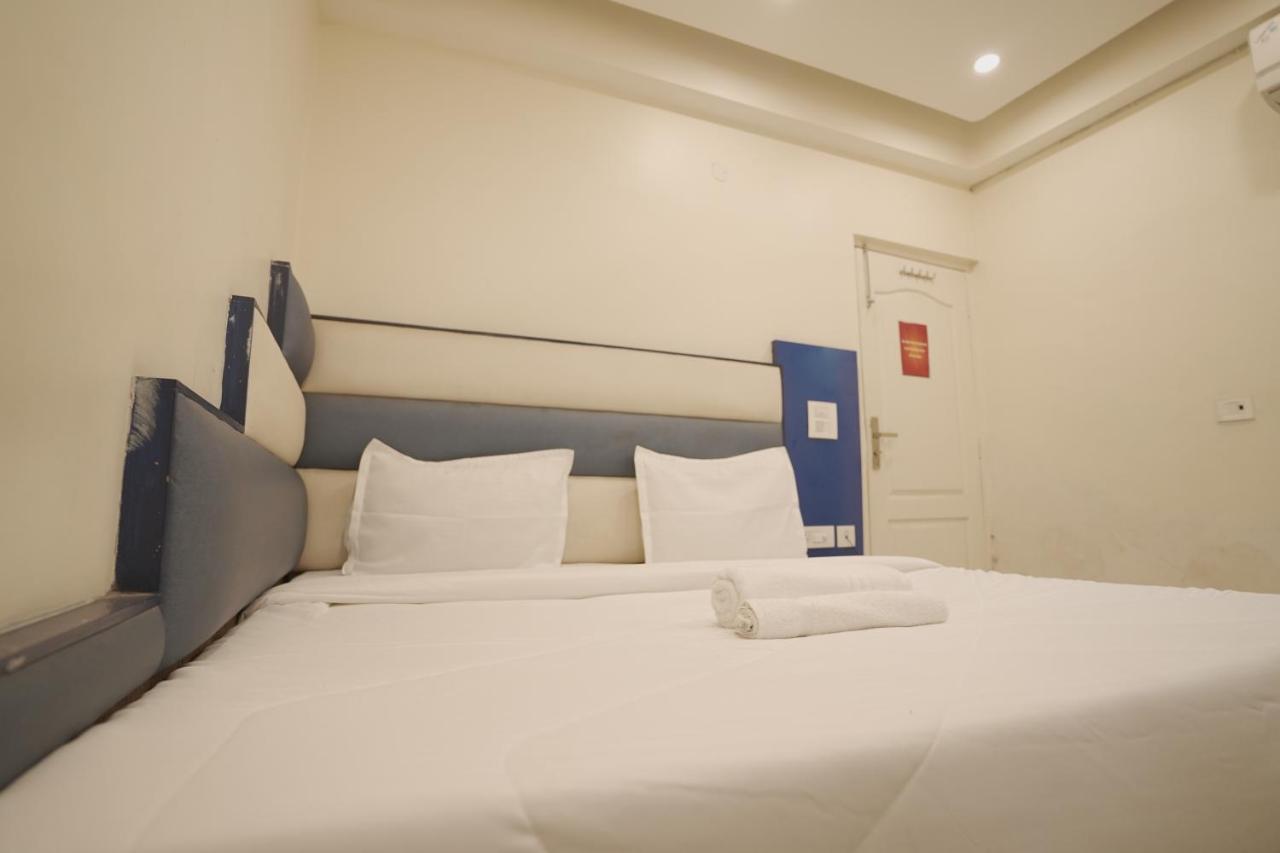 Hotel Leo Continental Νέο Δελχί Εξωτερικό φωτογραφία