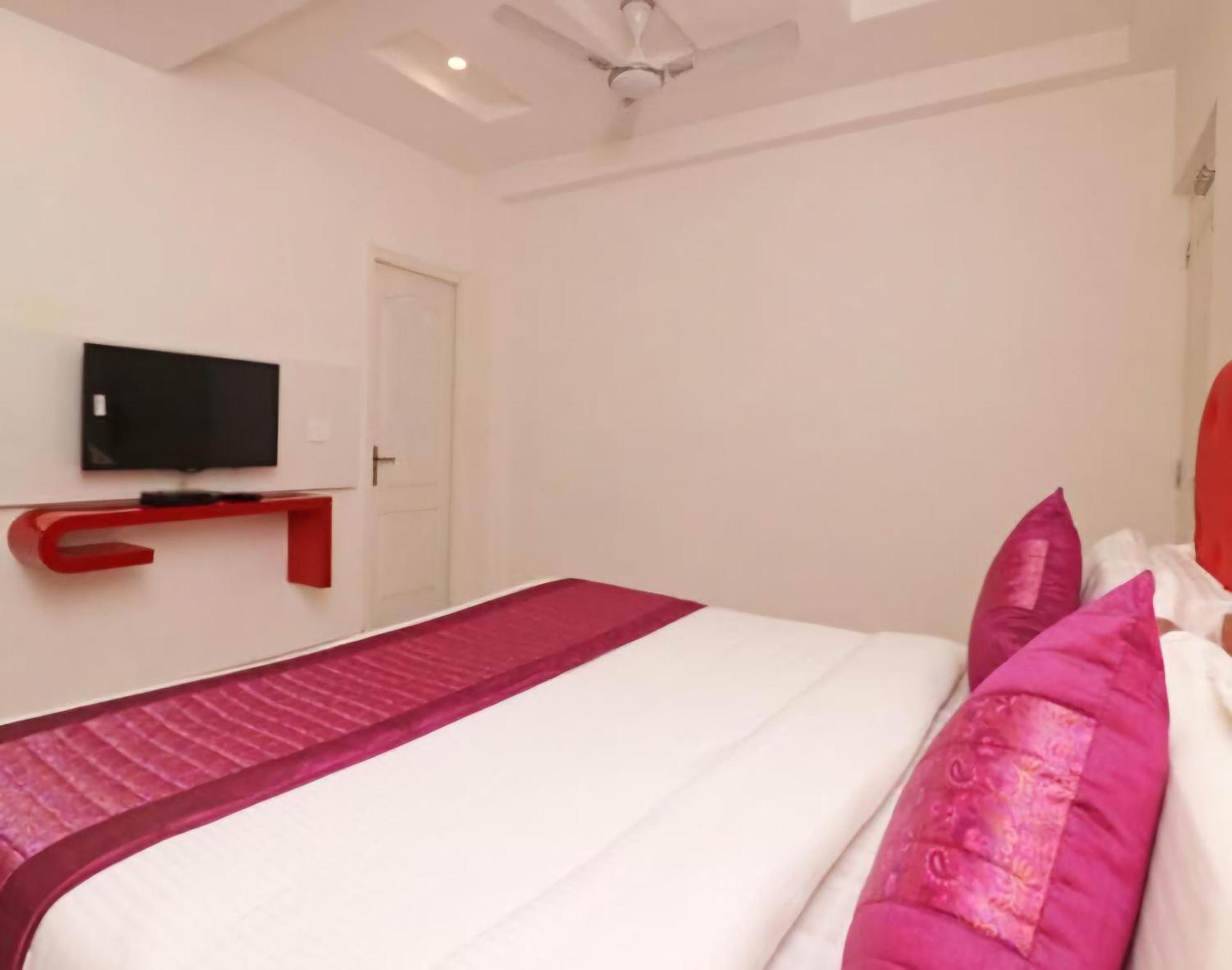 Hotel Leo Continental Νέο Δελχί Εξωτερικό φωτογραφία