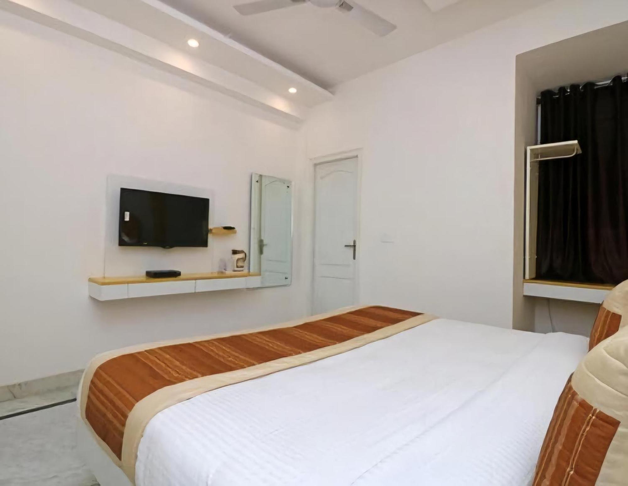 Hotel Leo Continental Νέο Δελχί Εξωτερικό φωτογραφία